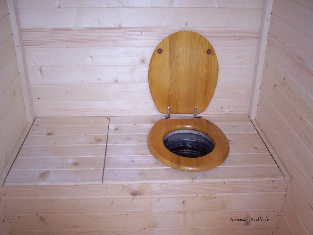 Abri WC bois massif avec plancher / Panneau 16 mm / Eden Toilettes Sèches