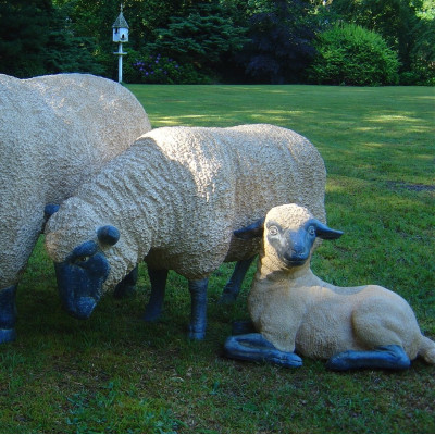 Mouton Beige debout en fibre de verre, Brebis tête Basse noire, animal de la ferme