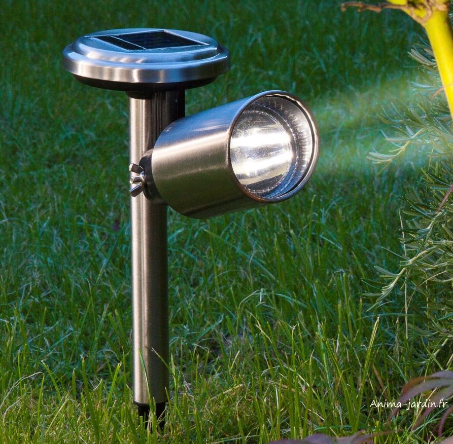 Spot solaire Scoop avec Leds, en acier, borne à planter, Nortène, pas cher